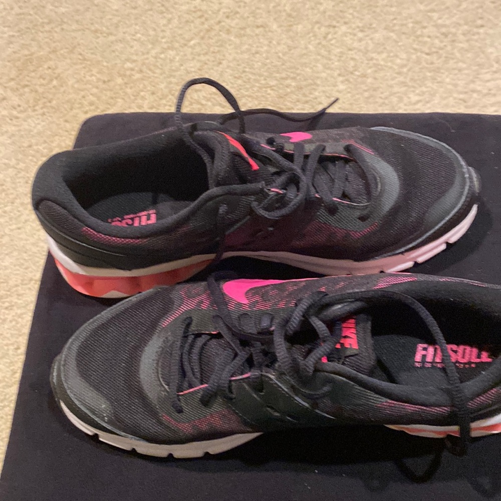 Nike Reax Run 10… Black and Pink running shoe